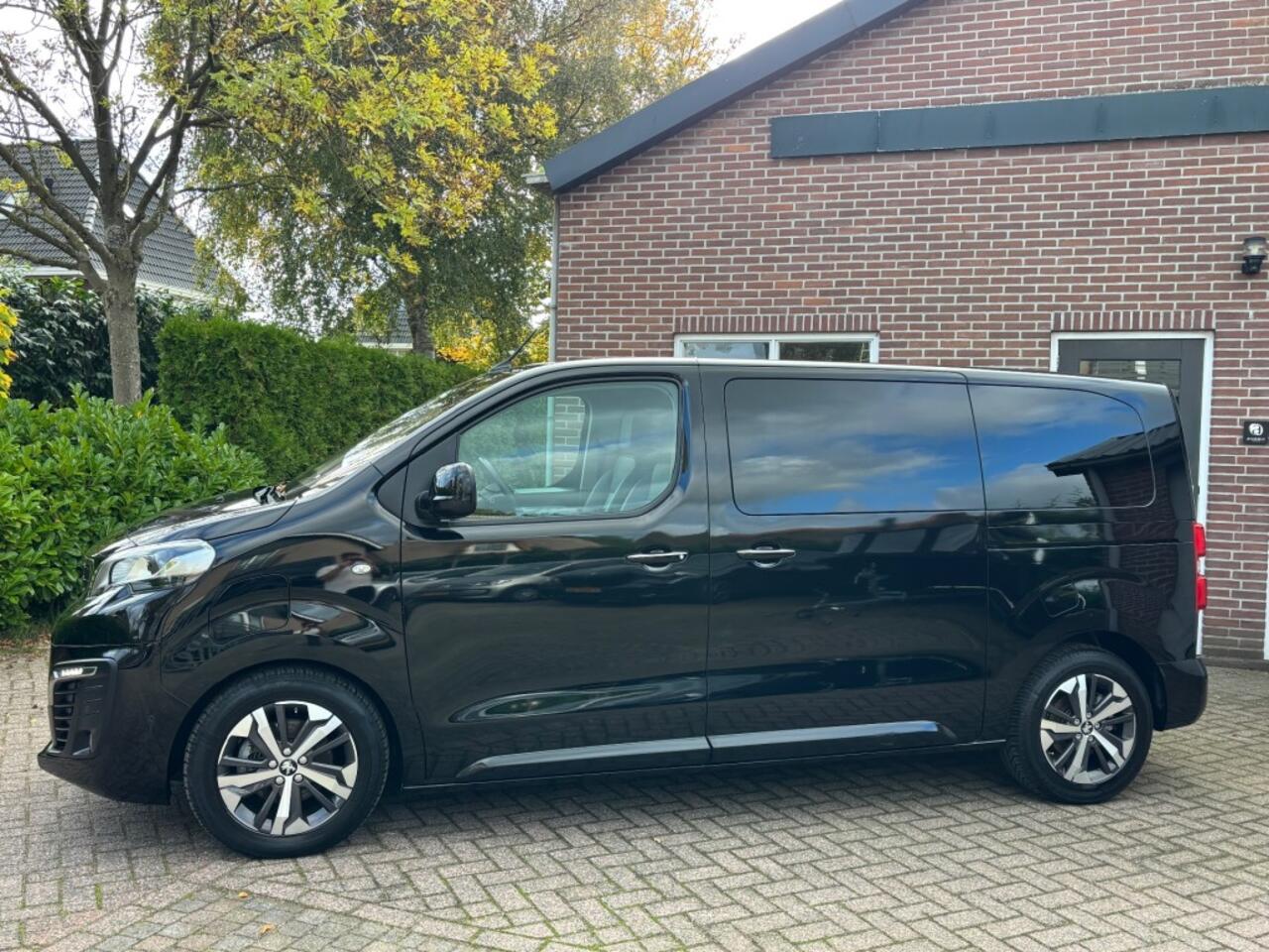 Peugeot E-traveller 50 KWH Business VIP