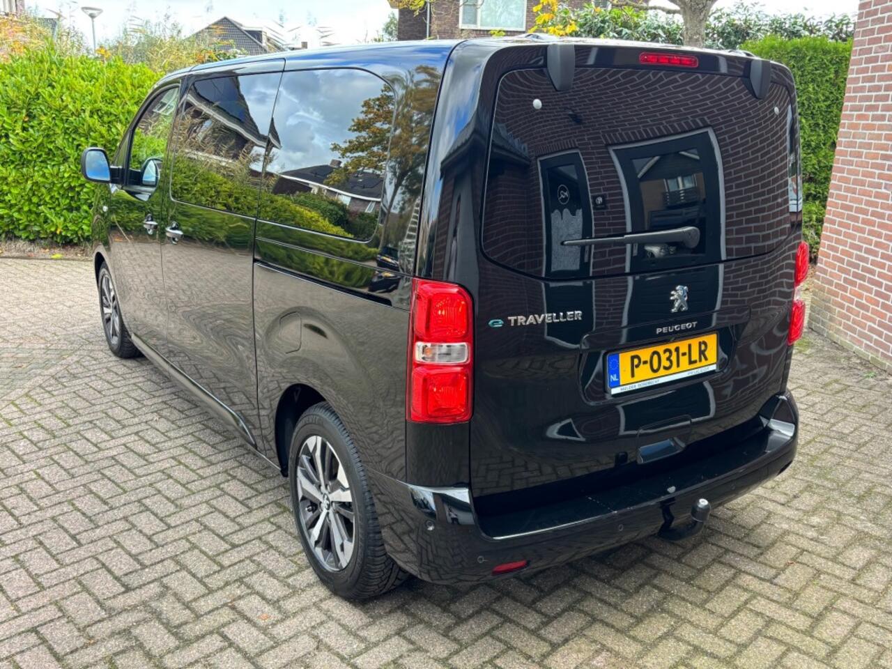 Peugeot E-traveller 50 KWH Business VIP