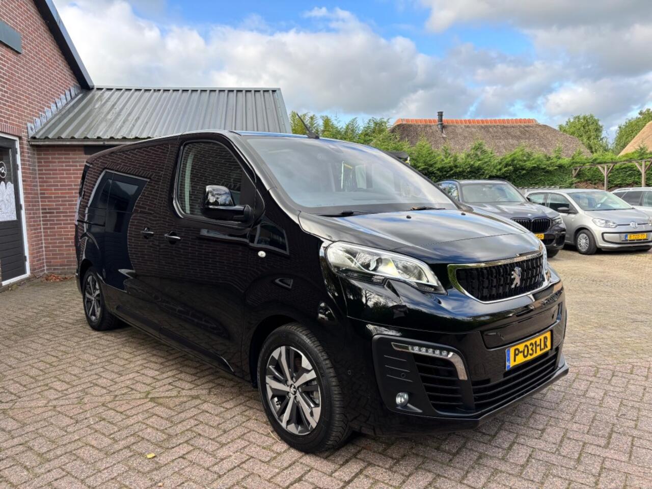 Peugeot E-traveller 50 KWH Business VIP