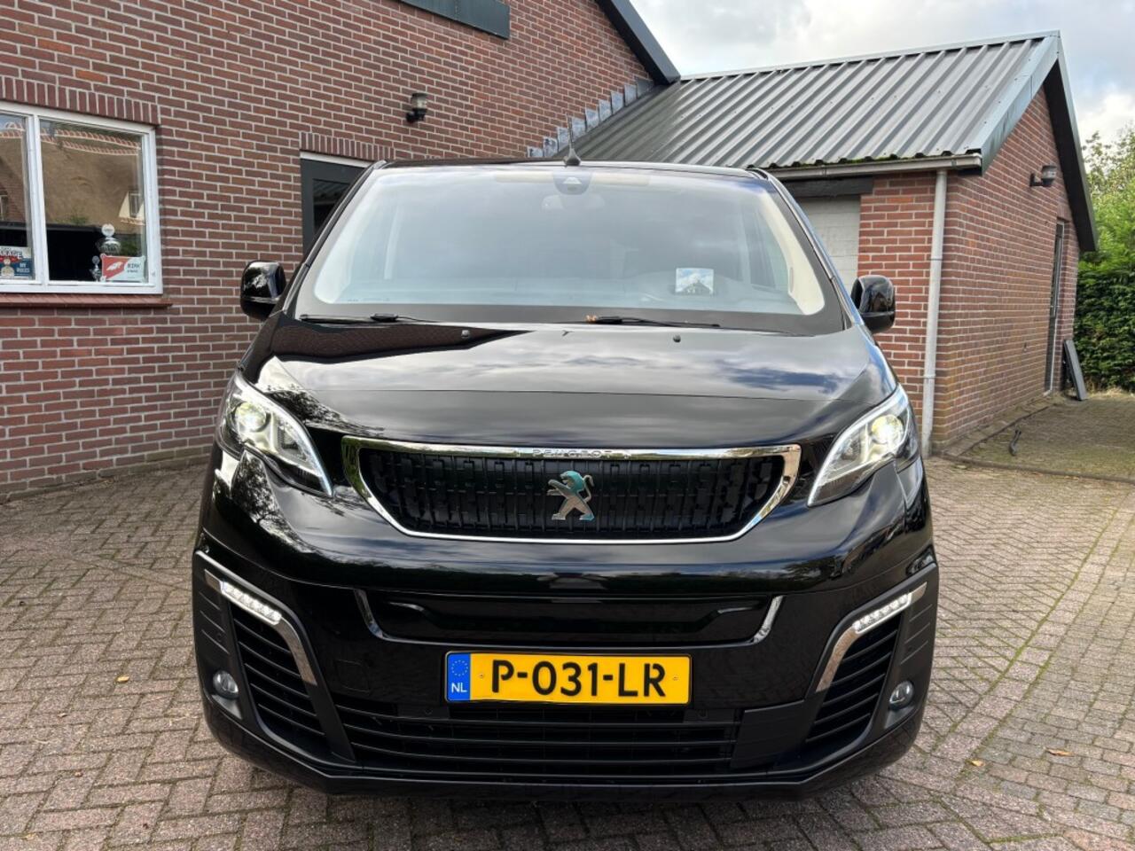 Peugeot E-traveller 50 KWH Business VIP