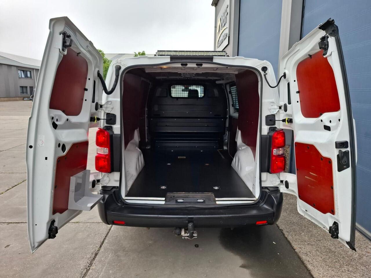 Peugeot EXPERT 231L 2.0 BlueHDI 180 Premium AUTOMAAT / AIRCO / CRUISE CONTROLE / TREKHAAK / L3H1