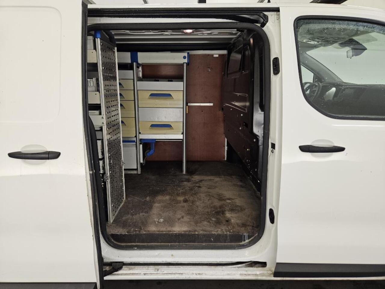 Peugeot EXPERT 226S 1.6 BlueHDI 95 Premium Airco Cruise Control PDC Achter Trekhaak Imperiaal Mobiele Werkplaats