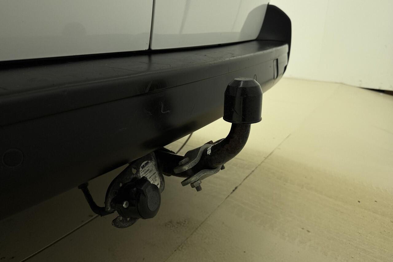 Peugeot EXPERT 2.0 BlueHDI Long Premium DC 120 PK | Handgeschakeld | 6-Zits | Trekhaak | Glaslook panelen | Airco | Navigatie | Cruise Control | Dealer onderhouden