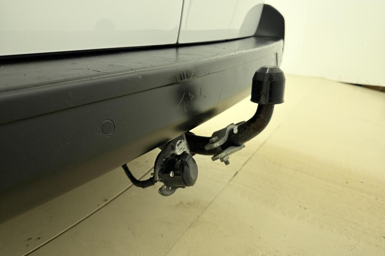 Peugeot EXPERT 2.0 BlueHDI Long Premium DC 120 PK | Handgeschakeld | 6-Zits | Trekhaak | Glaslook panelen | Airco | Navigatie | Cruise Control | Dealer onderhouden