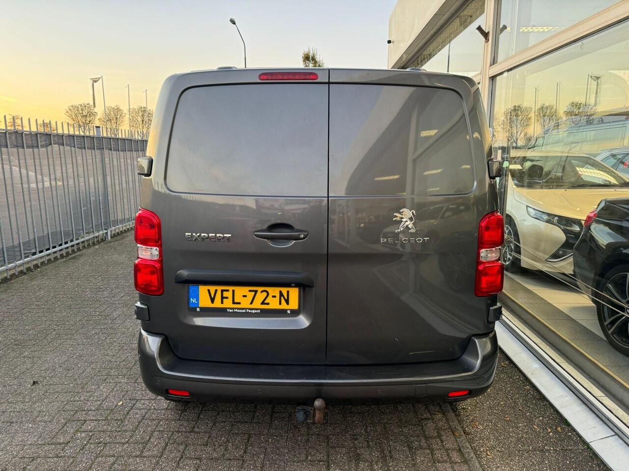 Peugeot EXPERT 2.0 BlueHDI 180 Standard Asphalt | 1e eigenaar | Airco | Trekhaak | Schuifdeur rechts | 3-zitplaatsen | Achteruitrijcamera | Cruise control | NAP | Nieuwe APK |