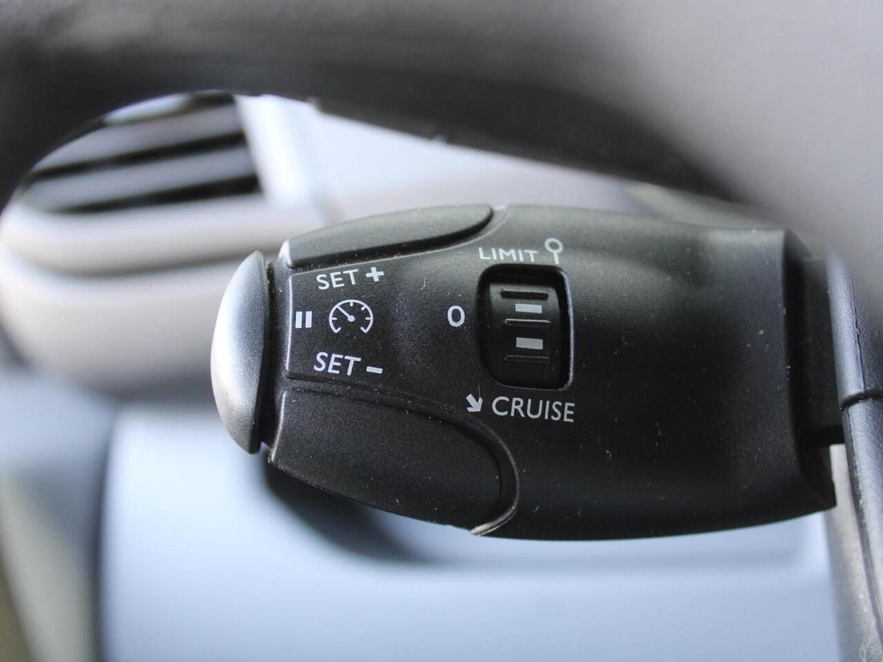 Peugeot EXPERT 1.5 BlueHDI 100 Standard Premium | Camera | Betonplex | Cruise | Navi | Carplay | Dodehoek detectie | Parkeersensor v+a | Airco |