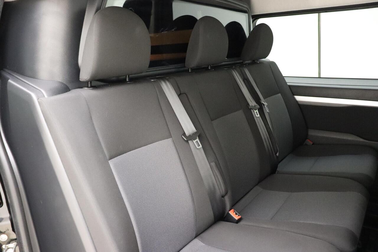 Peugeot EXPERT 2.0 BlueHDI Long Premium DC 120 PK | Handgeschakeld | 6-Zits | Stoelverwarming | Betimmering | Trekhaak | Navigatie | Dodehoekdetectie | 1e eigenaar