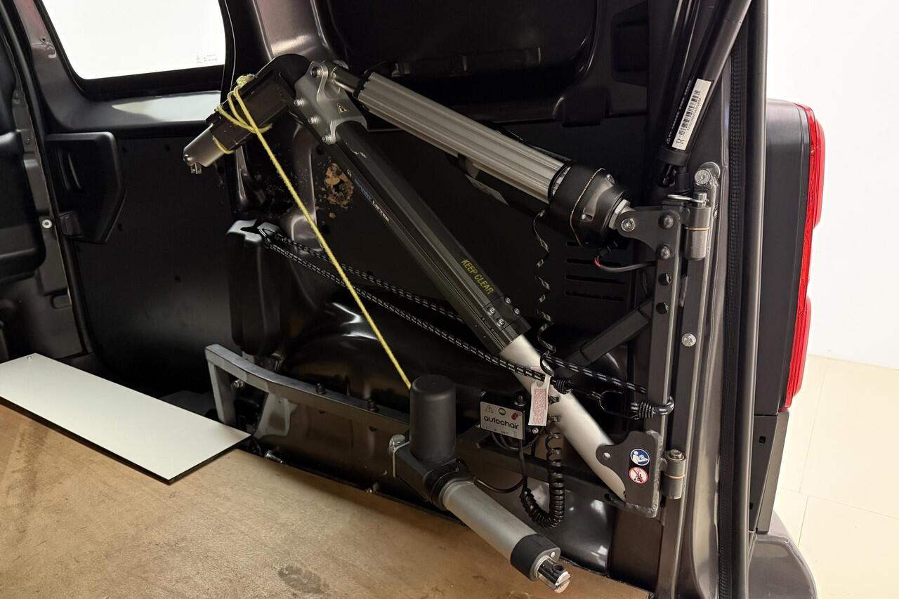 Peugeot EXPERT 2.0HDI 180pk Automaat Compact | Rolstoeltakel | Elektr. achterklep | Navigatie | Lage KM stand | Cruise adaptief