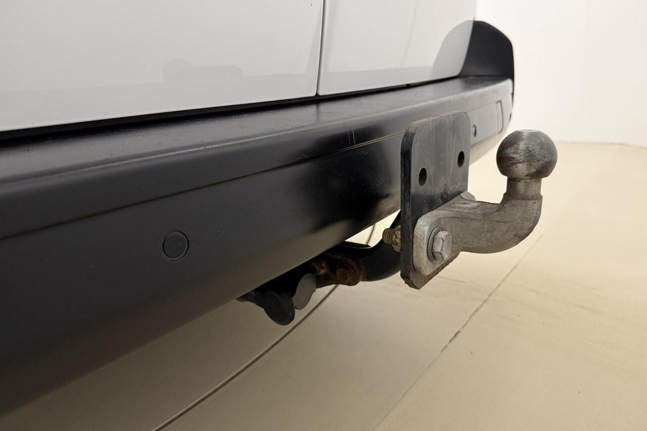 Peugeot EXPERT 2.0 BlueHDI 120 Long Premium DC | 6-Zits | Trekhaak | Houten Laadvloer | Parkeer Sensoren Achter | Enkele Schuifdeur | Bluetooth |