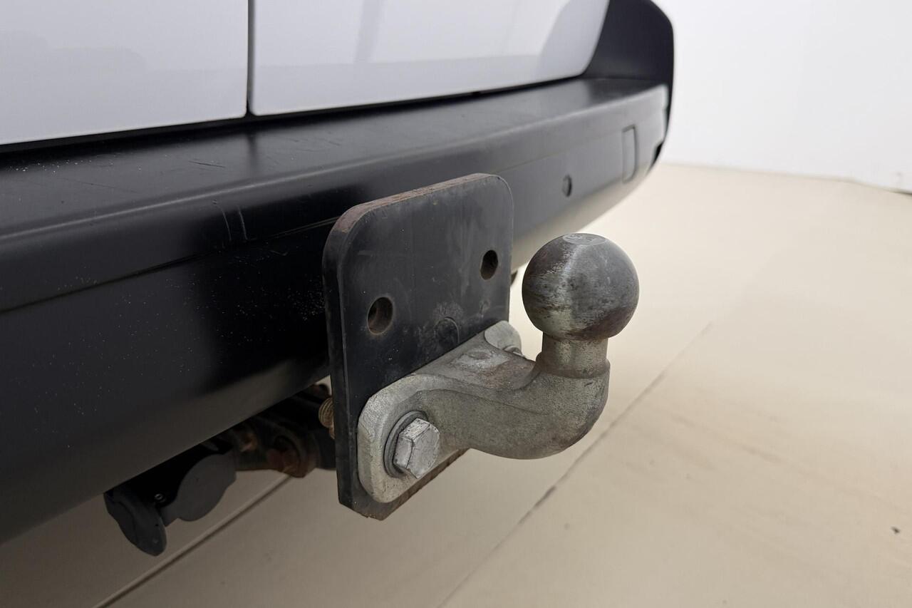 Peugeot EXPERT 2.0 BlueHDI 120 Long Premium DC | 6-Zits | Trekhaak | Houten Laadvloer | Parkeer Sensoren Achter | Enkele Schuifdeur | Bluetooth |