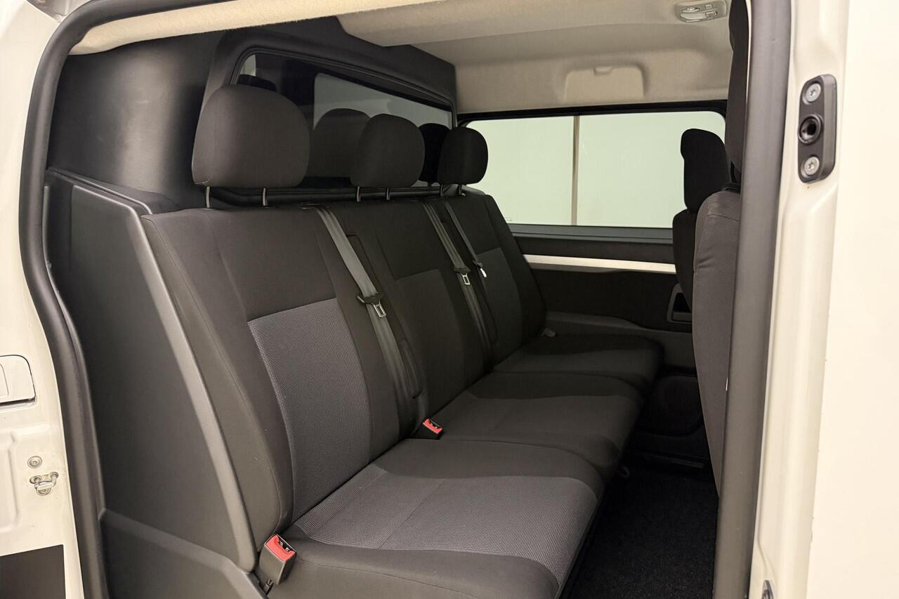 Peugeot EXPERT 2.0 BlueHDI 120 Long Premium DC | 6-Zits | Trekhaak | Houten Laadvloer | Parkeer Sensoren Achter | Enkele Schuifdeur | Bluetooth |