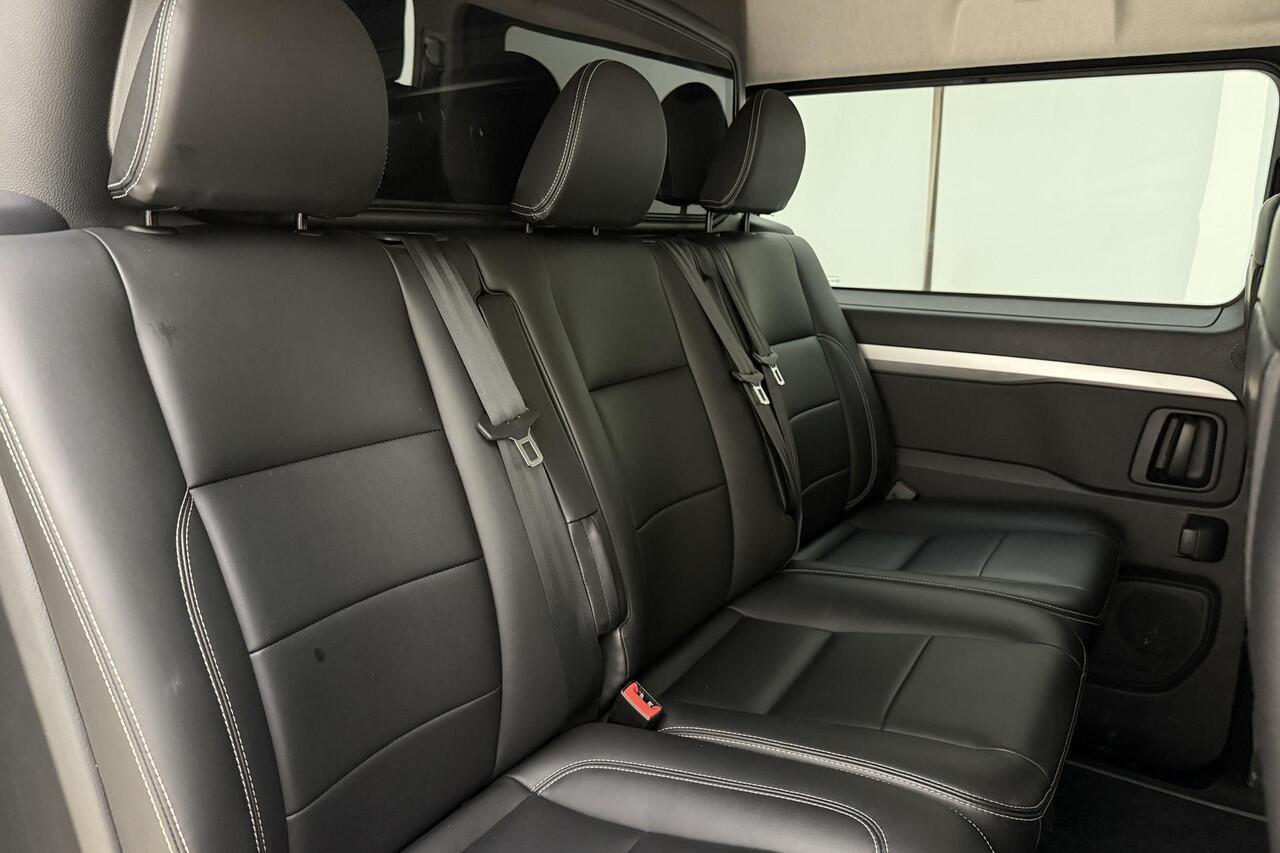 Peugeot EXPERT 2.0 BlueHDI Sport DC 180 Pk | Automaat | Leer | Trekhaak | Stoelverwarming | Alarm | Zijdeuren L+R | Navigatie | Cruise Control | Climate Control