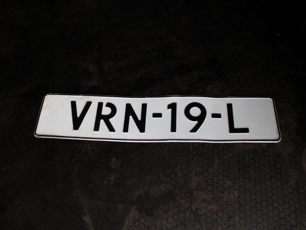 Peugeot EXPERT Standard Asphalt 2.0 BlueHDI 145PK EAT8 Automaat Navigatie, Trekhaak, Achteruitrijcamera, Parkeersensor Achter, Climate Control, Cruise Control, Lederen Bekleding