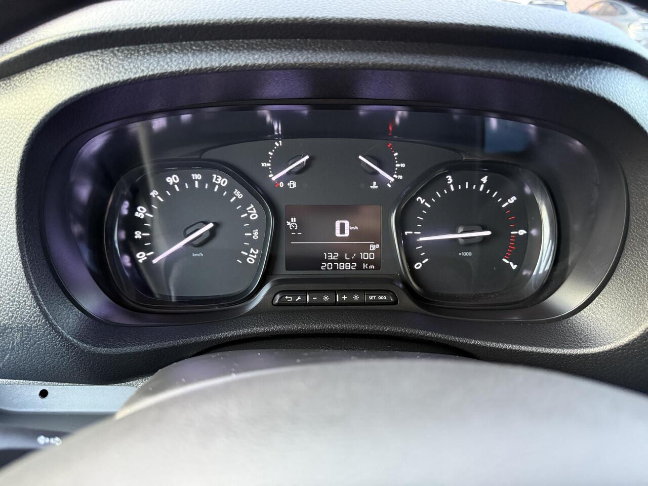 Peugeot EXPERT 2.0 BlueHDI 145 Standard Premium