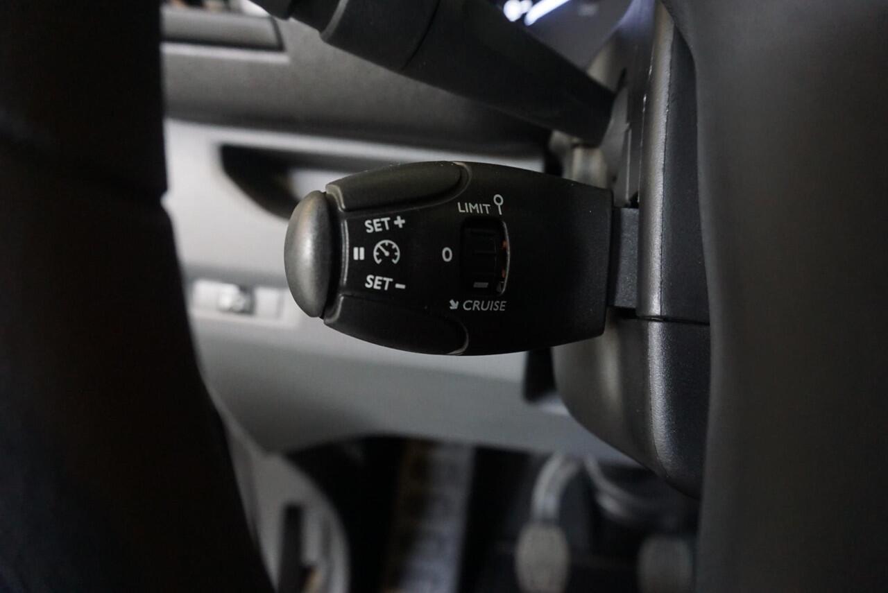 Peugeot EXPERT 180PK Automaat L3 Premium Dubbele Cabine Navigatie Trekhaak Parkeersensoren Apple Carplay Cruise control Airco