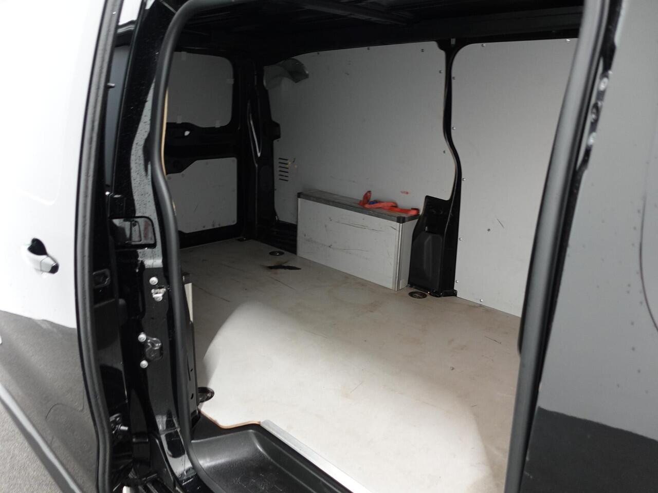 Peugeot EXPERT 145PK Automaat L3 Trekhaak Navigatie parkeersensoren Airco 3 zits cruise control