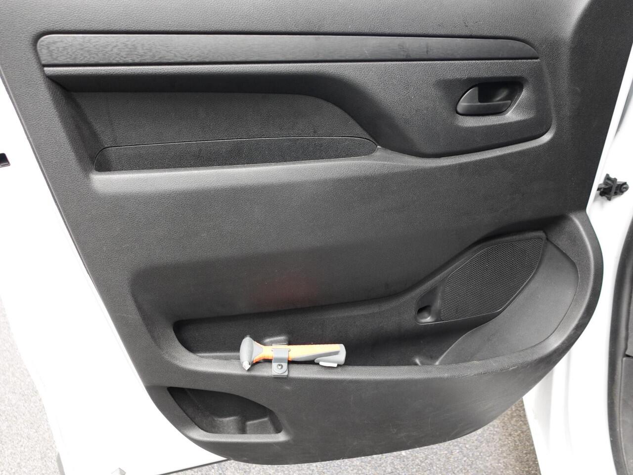 Peugeot EXPERT 1.5 BlueHDI 120PK L2 Airco Navigatie Cruise control Trekhaak