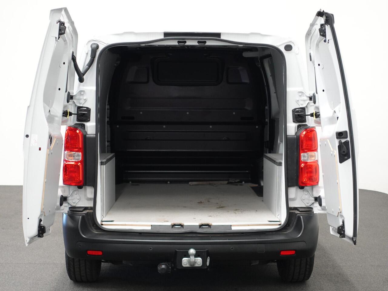 Peugeot EXPERT 1.5 BlueHDI 120PK L2 Airco Navigatie Cruise control Trekhaak