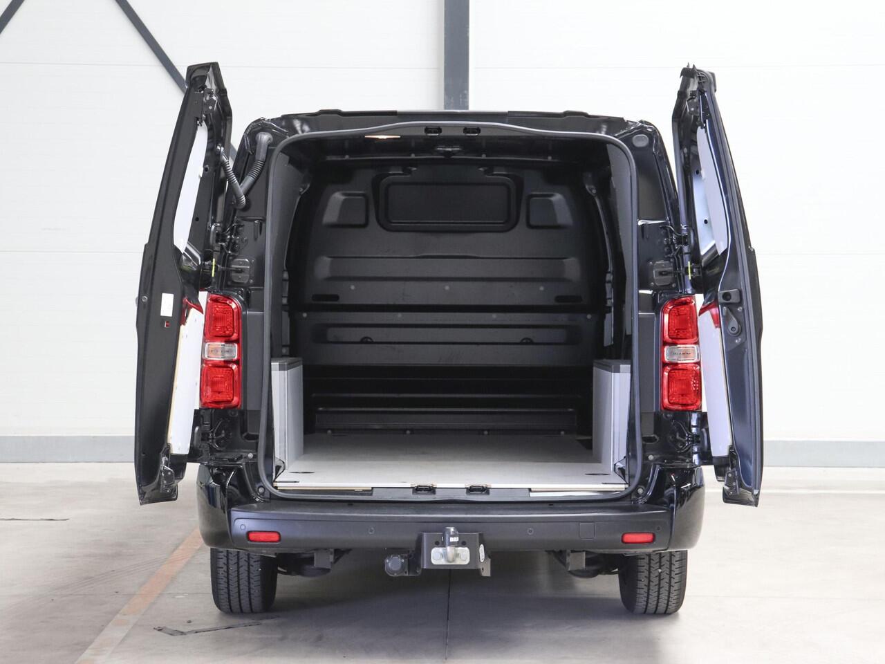 Peugeot EXPERT 2.0 145pk L3 Automaat Airco Navigatie Cruise control Trekaak 3 zits Carplay