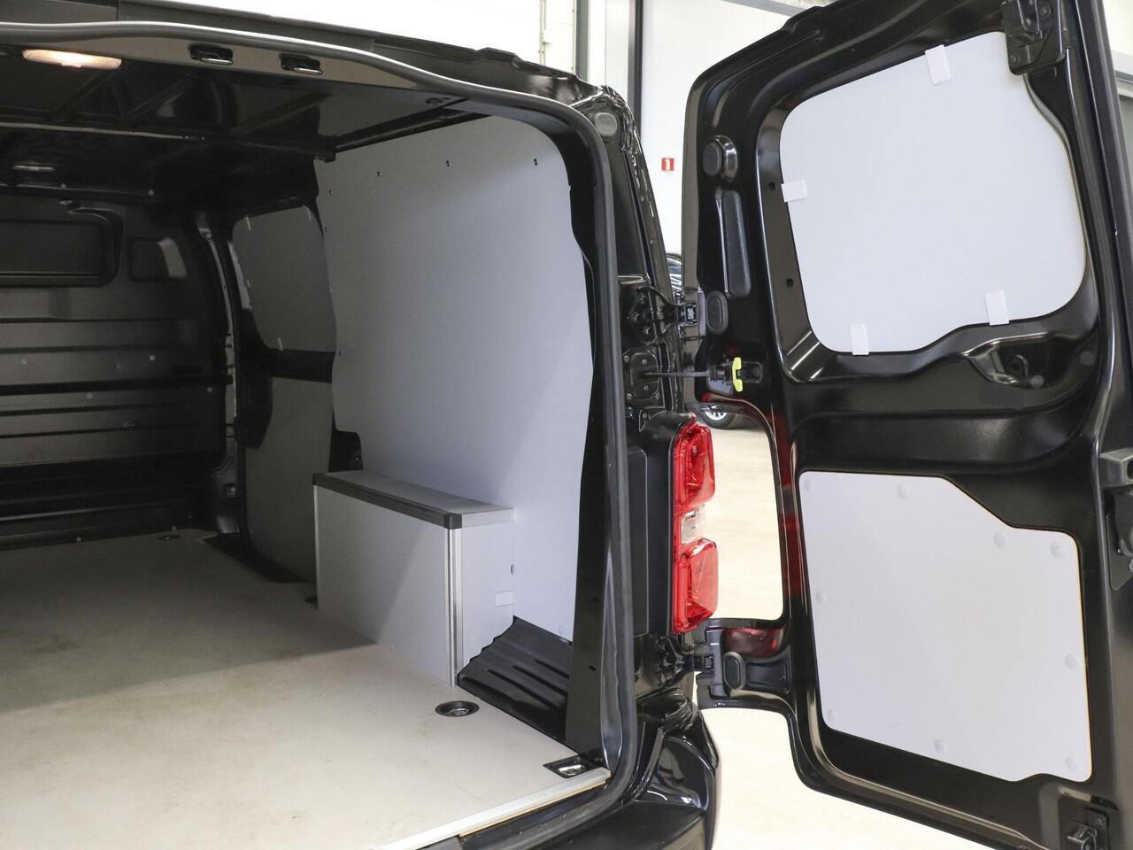 Peugeot EXPERT 2.0 145pk L3 Automaat Airco Navigatie Cruise control Trekaak 3 zits Carplay