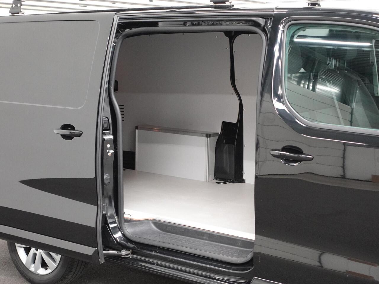 Peugeot EXPERT 180pk Automaat L3H1 Long Premium Navigatie Apple Carplay Trekhaak Imperiaal Airco Cruise control