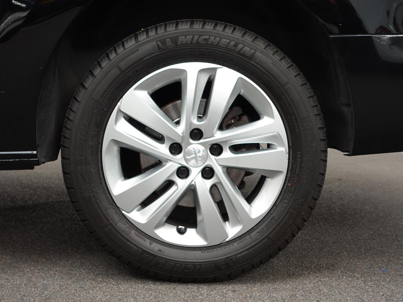 Peugeot EXPERT 2.0 BlueHDI 180PK Long L3H1 Premium Automaat Navigatie App-Connect Cruise Control Airco LM Velgen Euro6