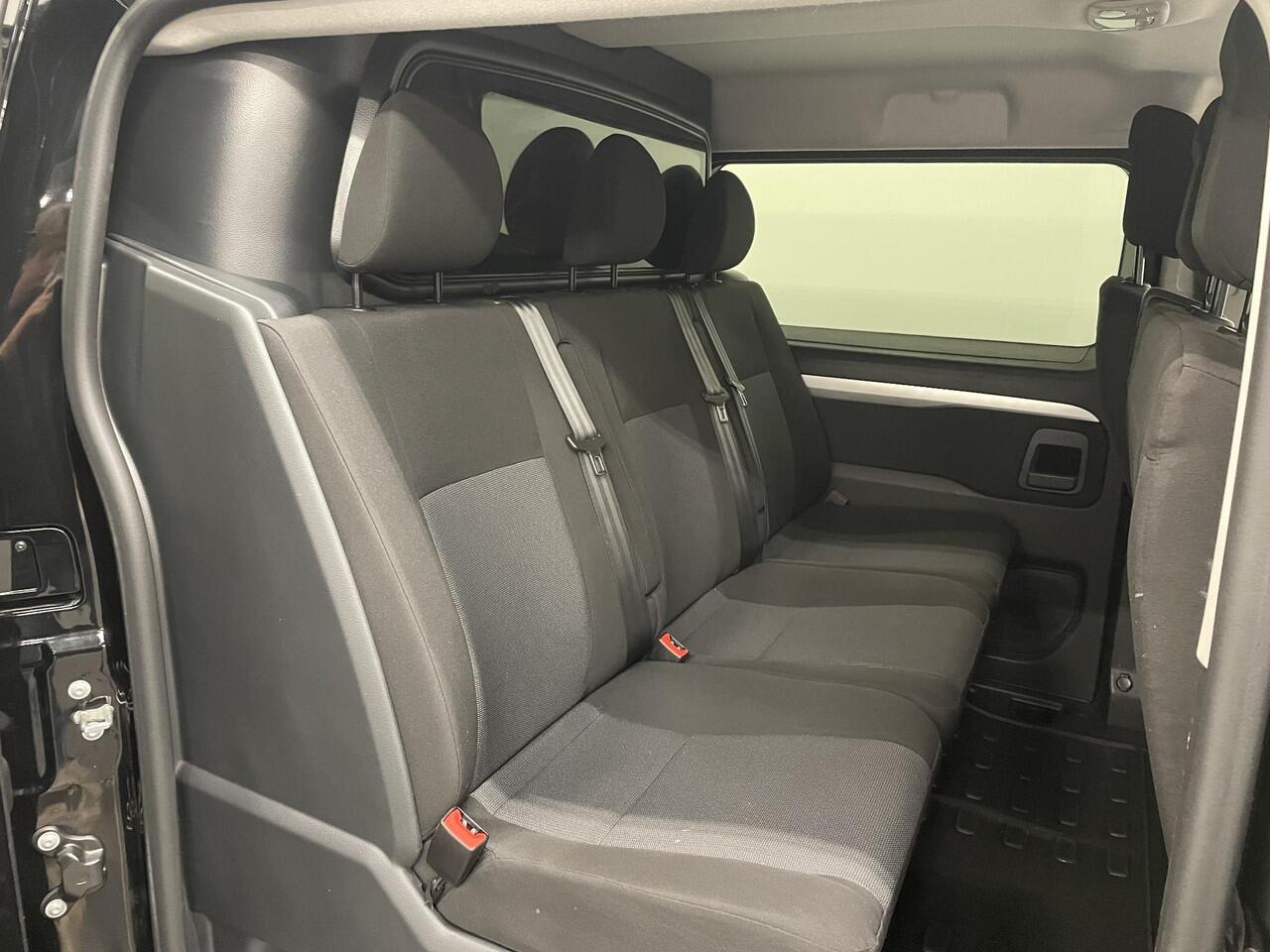 Peugeot EXPERT 2.0 BlueHDI 180pk Automaat Dubbele Cabine | Navigatie | Airco | Climate Control | 3 zits | Parkeer sensoren | Trekhaak