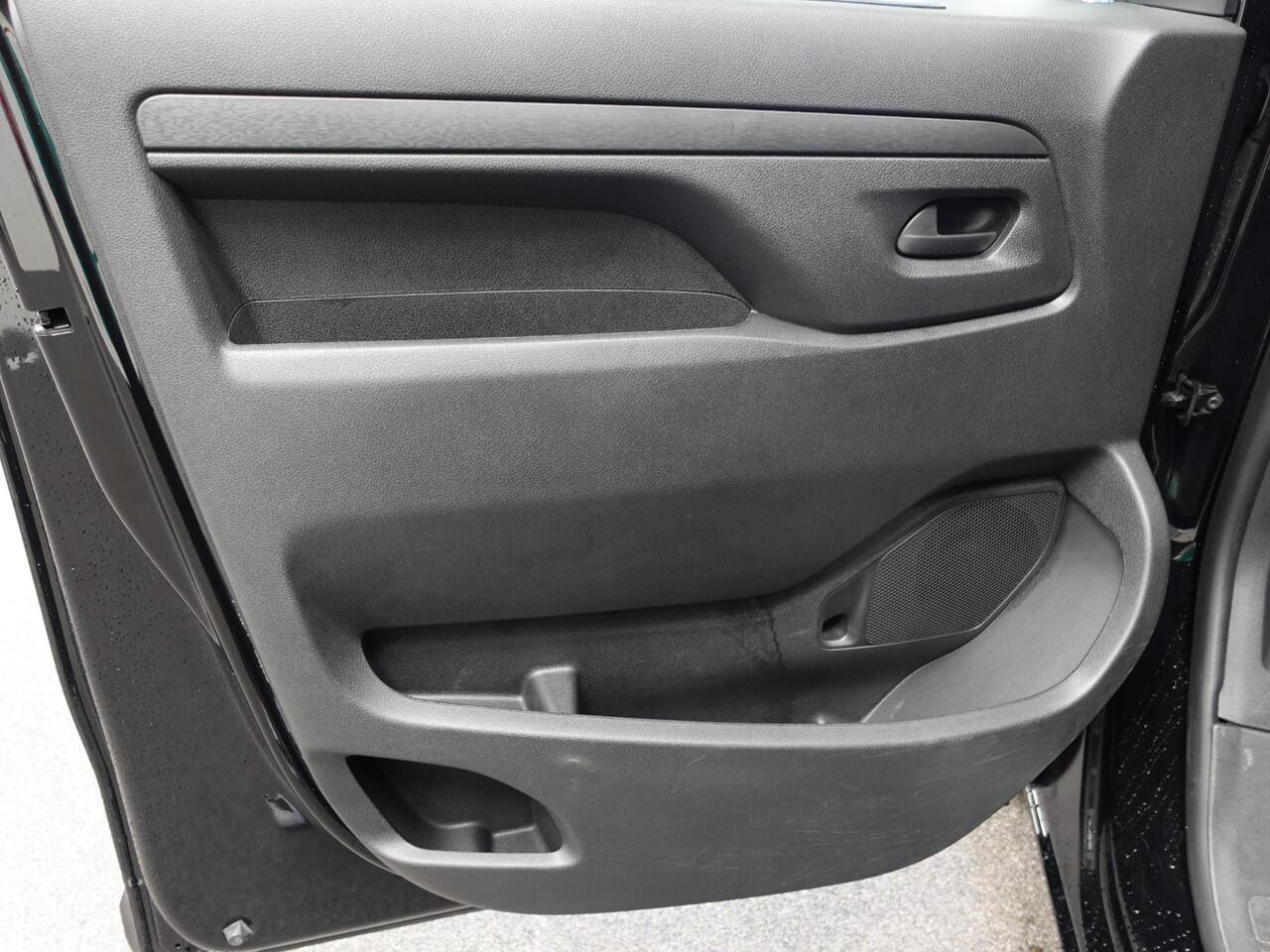 Peugeot EXPERT 1.5 BlueHDI 120PK L2H1 Airco Navi Trekhaak Carplay Cruise Control