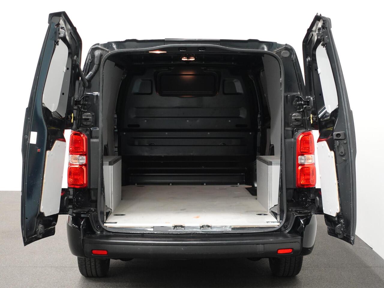 Peugeot EXPERT 2.0 BlueHDI 180PK Long L3H1 Premium Automaat Navigatie App-Connect Cruise Control Airco LM Velgen Euro6