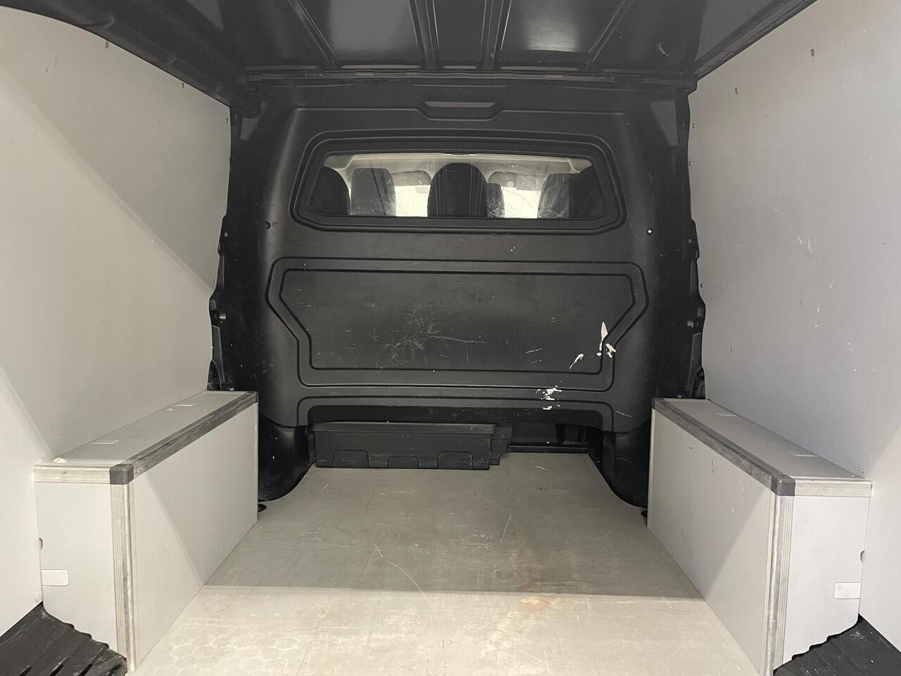 Peugeot EXPERT 2.0 BlueHDI 180pk Automaat Dubbele Cabine Navigatie Airco Climate Control Parkeer sensoren Trekhaak