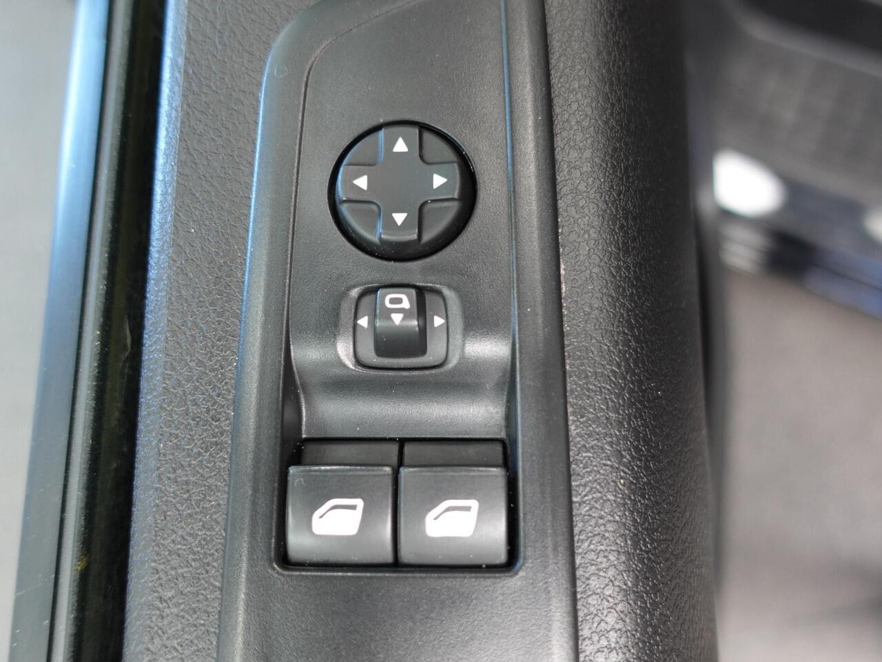 Peugeot EXPERT 2.0 Hdi 180PK Peugeot Expert 2.0 Hdi Automaat Dubbele Cabine Navigatie Parkeersensoren Clima Control Trekhaak