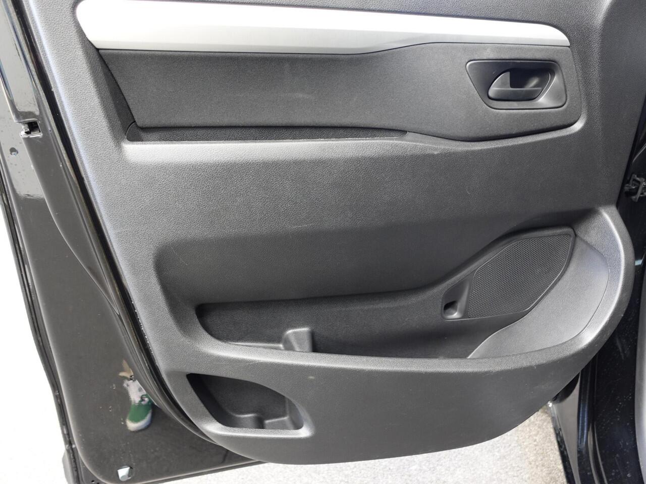 Peugeot EXPERT 2.0 Hdi 180PK Peugeot Expert 2.0 Hdi Automaat Dubbele Cabine Navigatie Parkeersensoren Clima Control Trekhaak