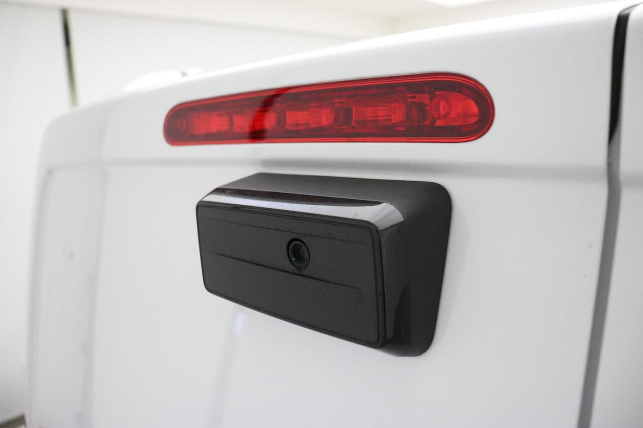 Peugeot EXPERT 2.0 BlueHDi S&S L3 DC 180 PK | Automaat | Dubbele cabine | UIT VOORRAAD LEVERBAAR | Airco | Stuurverwarming | Start/stop | Betimmering | Apple Carplay | Navigatie | Camera | Licht metalen velgen