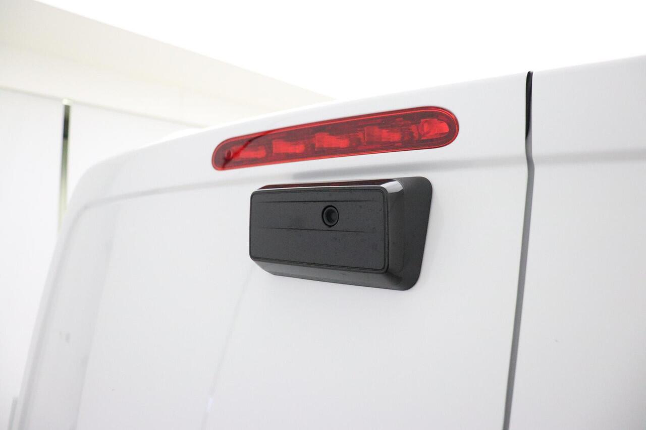 Peugeot EXPERT 2.0 BlueHDi S&S L3 DC 180 PK Automaat | Dubbele cabine | UIT VOORRAAD LEVERBAAR | BPM VRIJ! | Climate Control | Stuurverwarming | Betimmering | Apple Carplay | Navigatie | Camera | LM Velgen