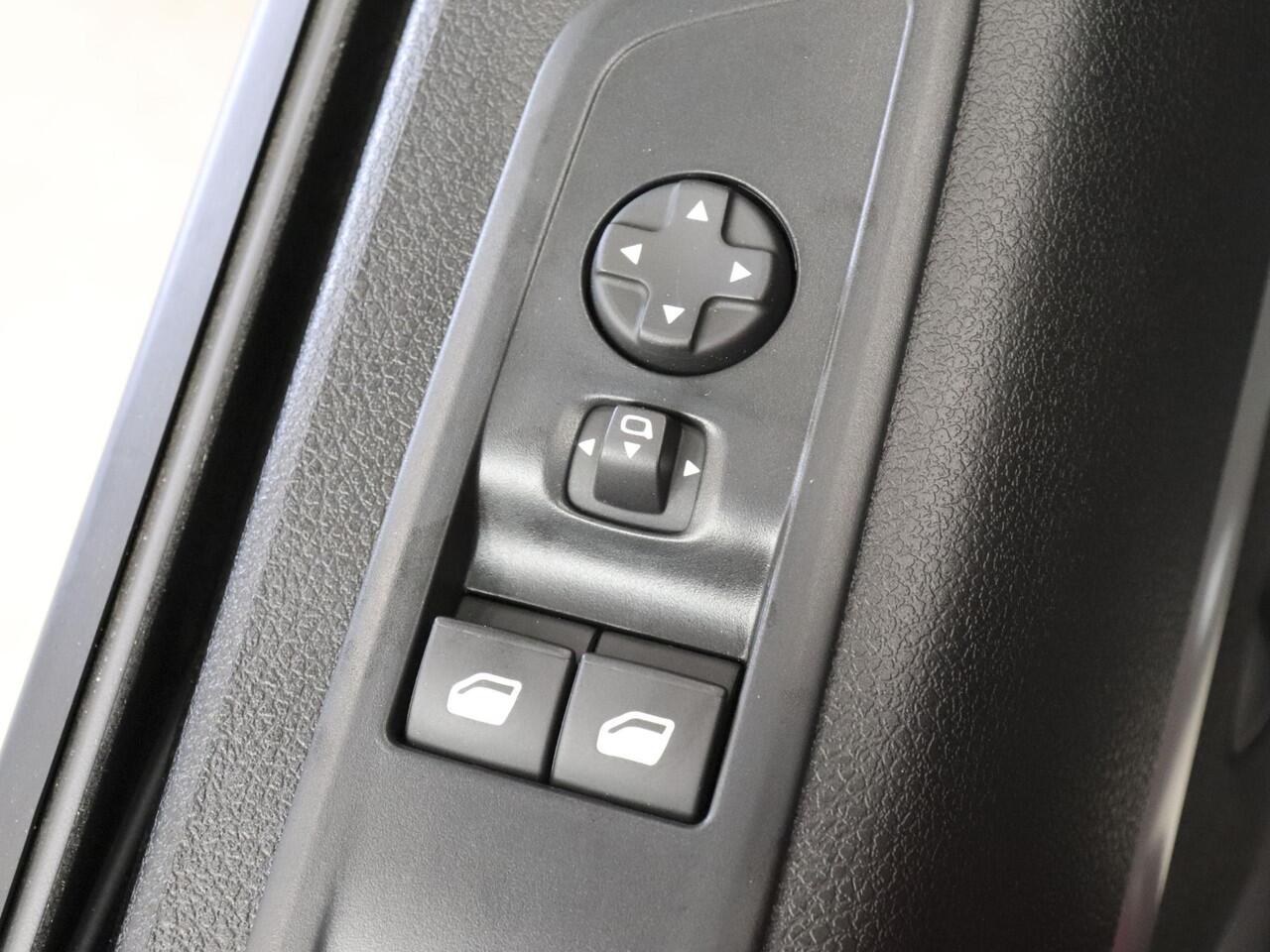 Peugeot EXPERT 2.0 BlueHDI Long Premium Dubbele Cabine Automaat Pack Look Navigatie Airco Bluetooth Parkeer sensoren Cruise Control Trekhaak *