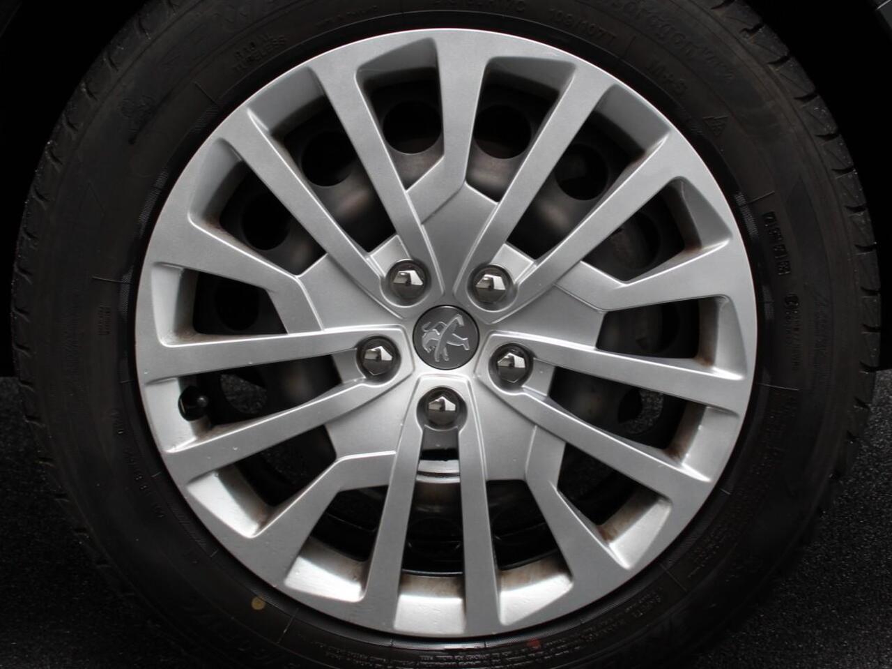 Peugeot EXPERT 2.0 BlueHDI 180 pk Auto L3 Premium Dubbele Cabine | Navigatie | Apple Carplay/Android Auto | Airco | Bluetooth | Trekhaak | Betimmering