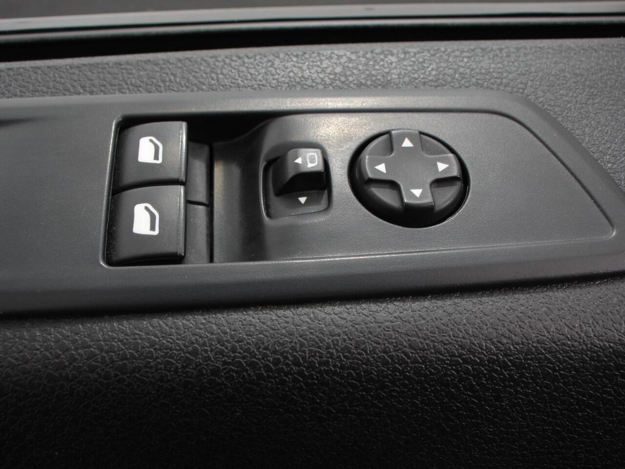Peugeot EXPERT 2.0 180PK Long Premium Dubbele Cabine Automaat Navigatie Apple Carplay/Android Auto Airco Bluetooth Trekhaak Betimmering