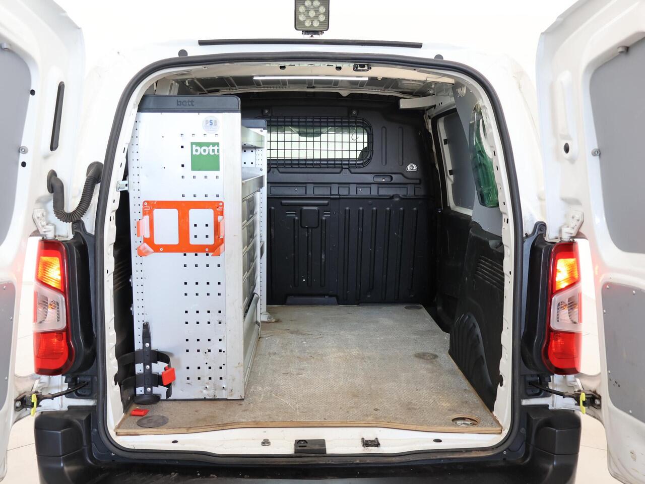 Peugeot PARTNER 1.5 BLUEHDI 100 PK PREMIUM + BOTT KAST | 230V OMVORMER | TREKHAAK | APPLE CARPLAY