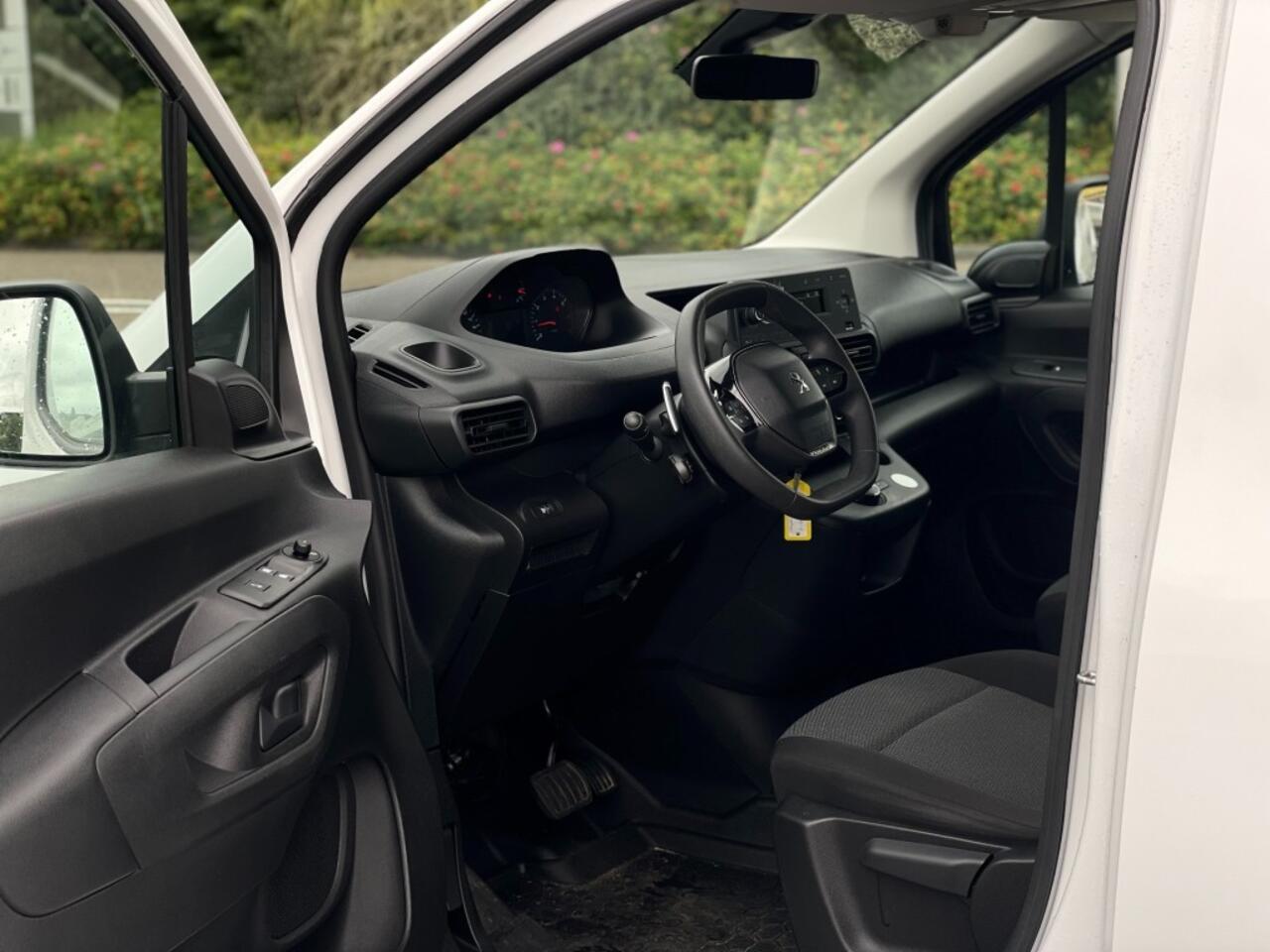 Peugeot PARTNER 1.2 PURETECH AUTOMAAT CRUISE PDC ACHTER