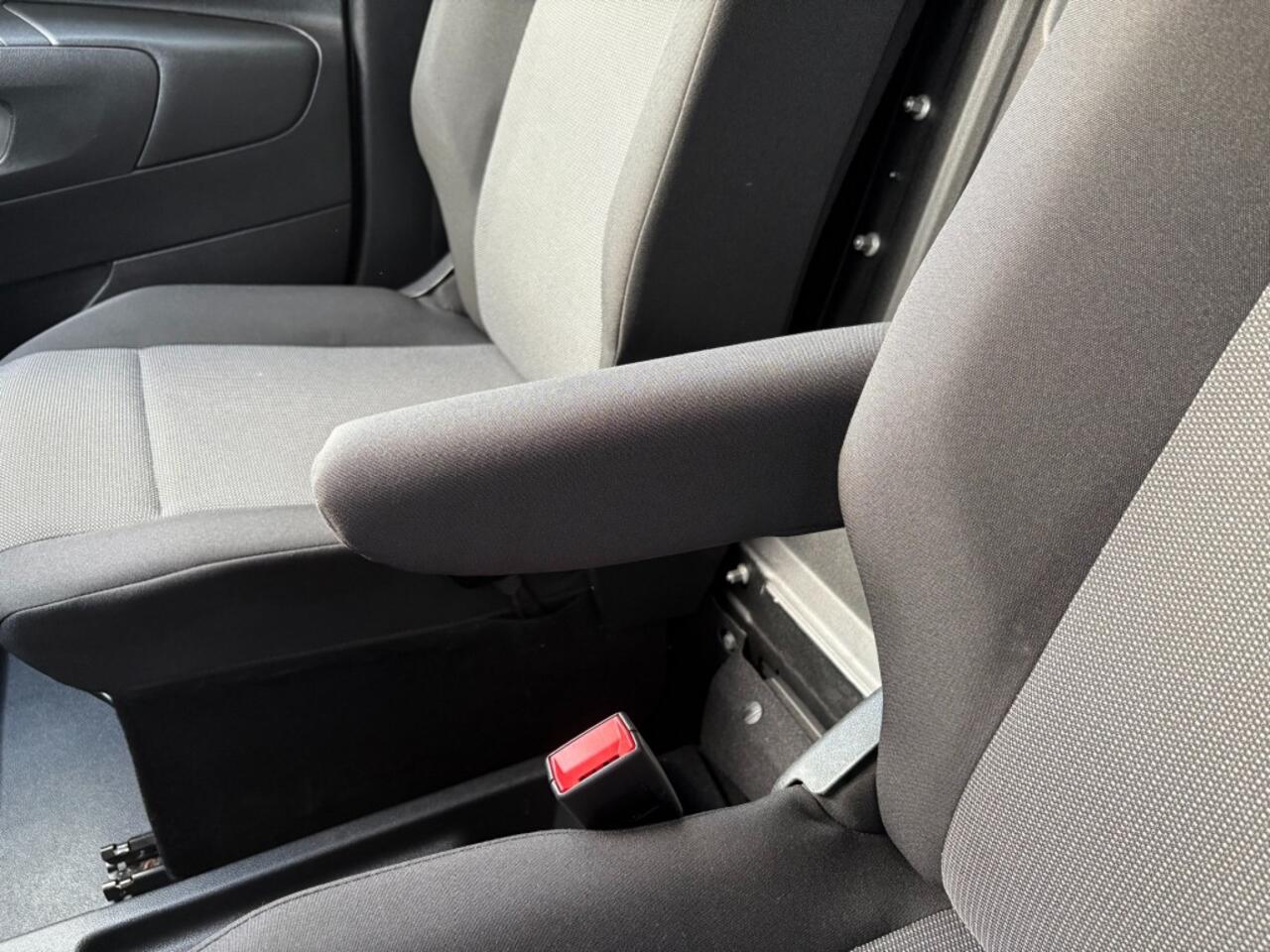 Peugeot PARTNER 1.5 BlueHDI 100pk CarPlay, Navi, Cruise, PDC