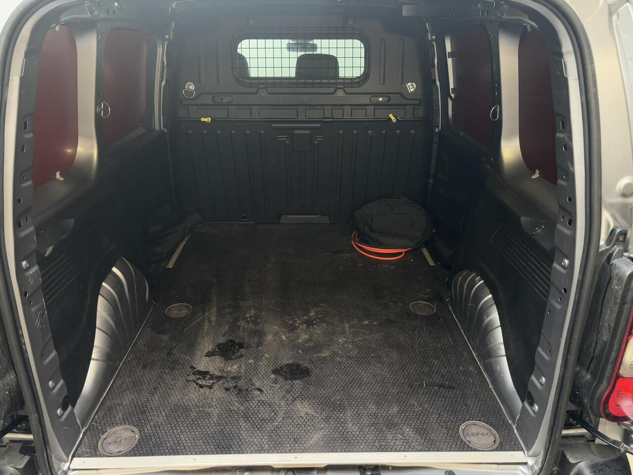 Peugeot PARTNER e-Partner GB L1 Premium 50kWh 136pk AUTOMAAT | 3-ZITS | NAVI | AIRBAGPAKKET | PARKEERHULP V+A | DAB+ | AIRCO |