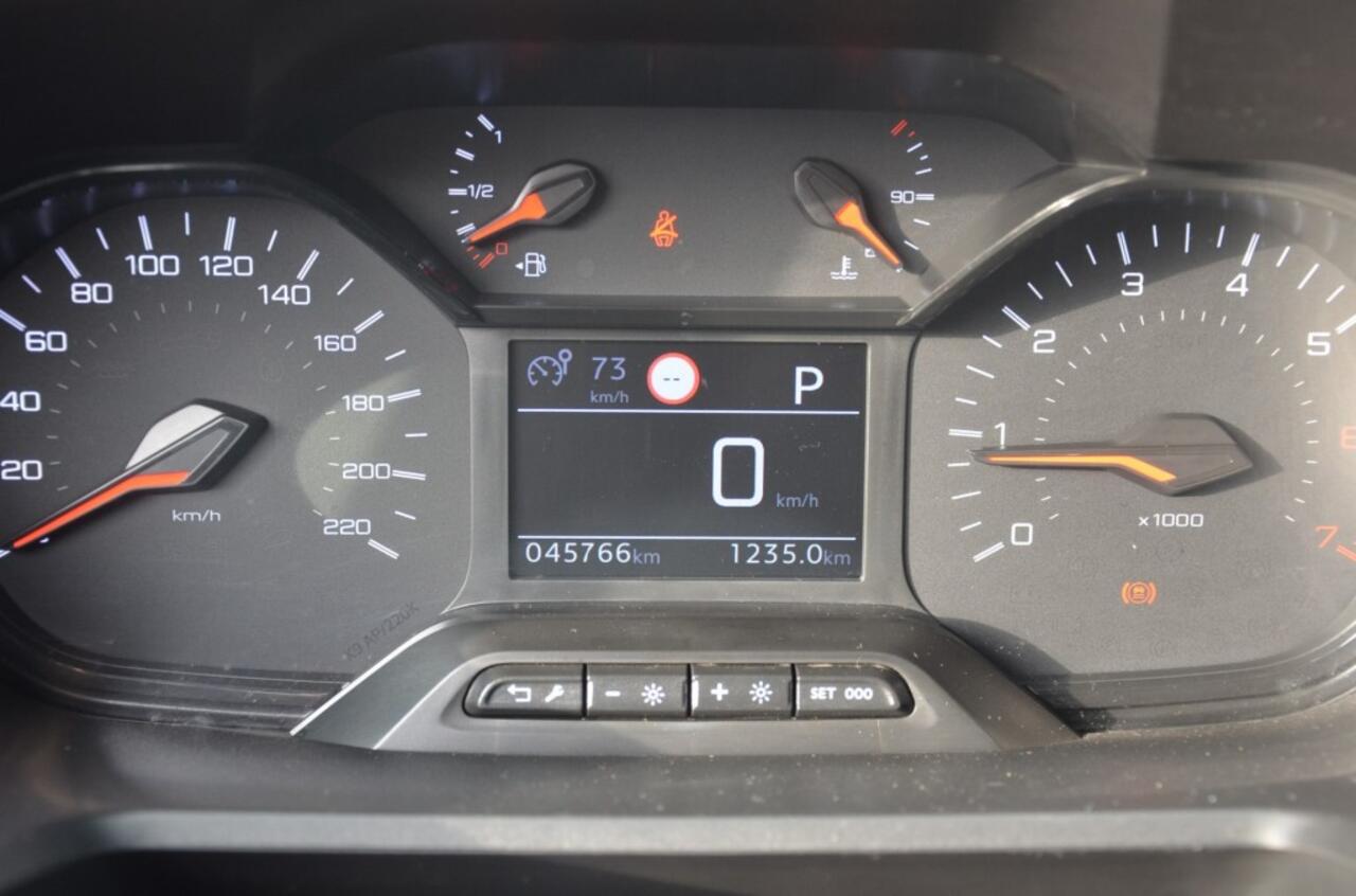 Peugeot PARTNER 1.5 Blue HDI Automaat ,Airco 130PK