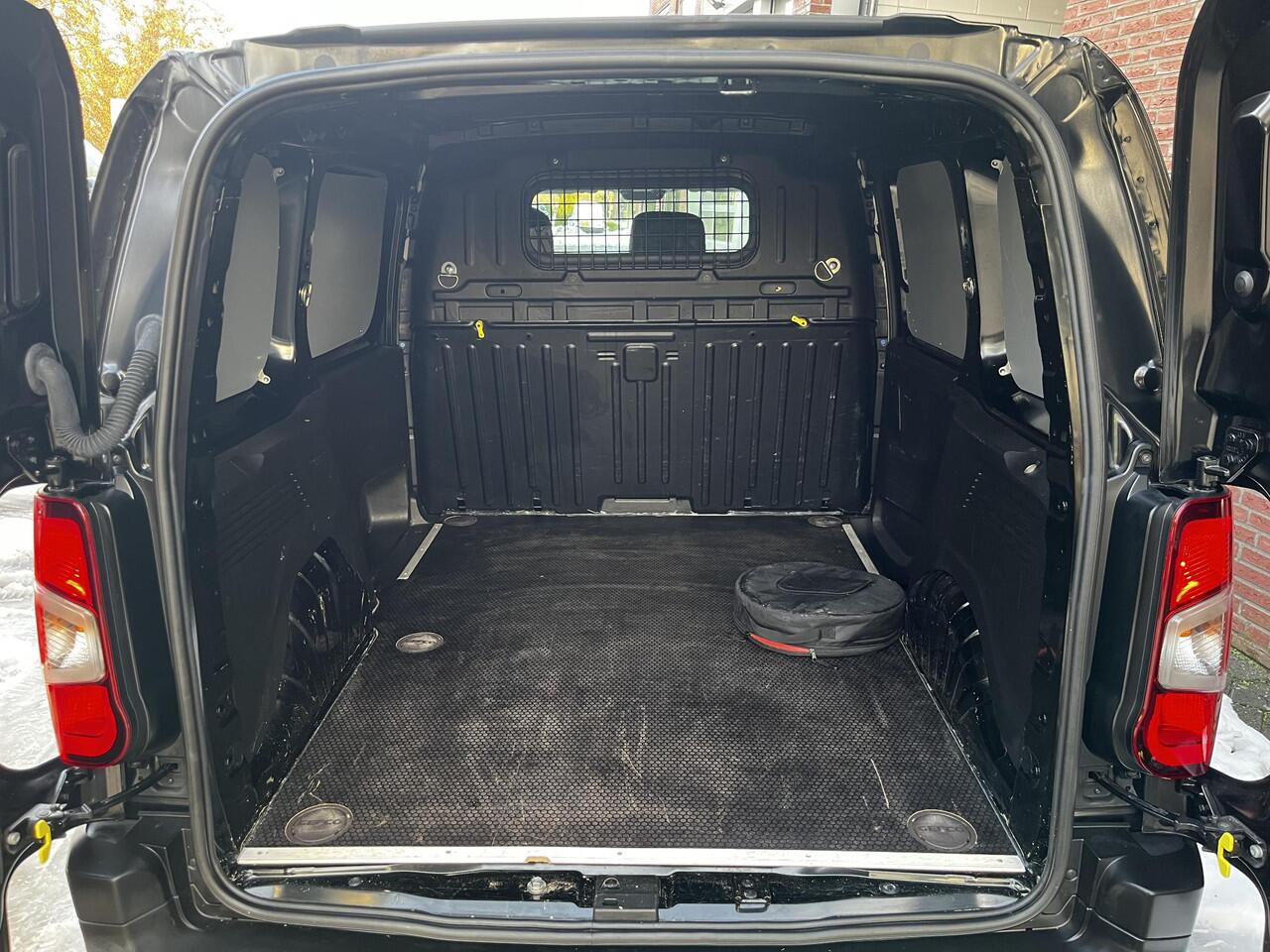 Peugeot PARTNER e-Partner L1 Premium EV 50kWh 136pk | 3-ZITS | CAMERA | APPLE CARPLAY / ANDROID AUTO | PARKEERHULP V+A | AIRCO | CRUISE CONTROL