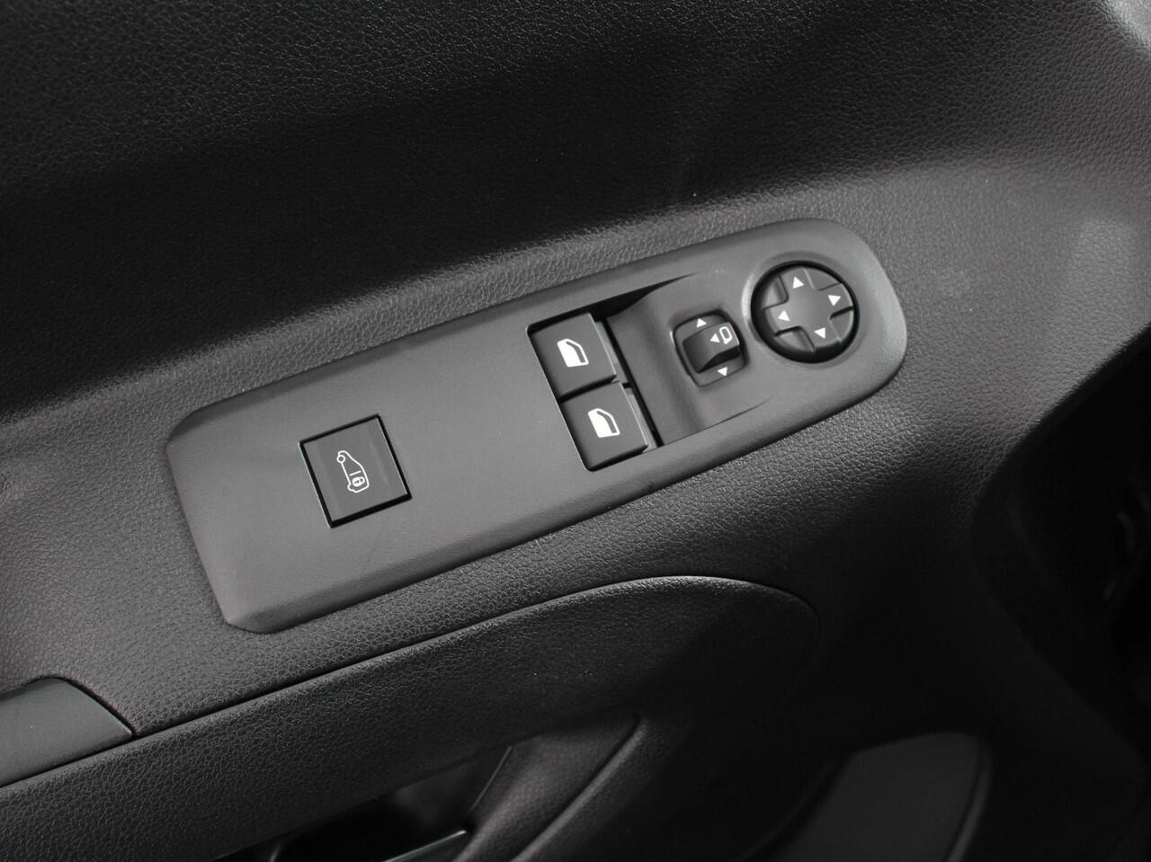 Peugeot PARTNER 1.5 BlueHDi 130 S&S L1 Automaat Navigatie Apple Carplay / Android Auto DAB trekhaak Cruise Control Airco Houten bekleding laadruimte