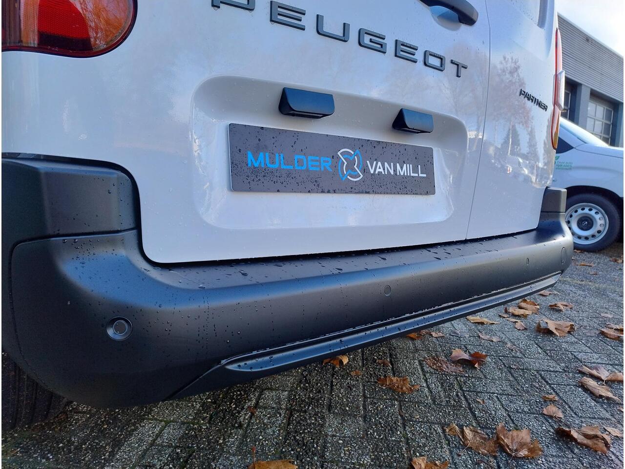 Peugeot PARTNER L2 1.5 BlueHDi 100pk | BPM vrij | Dubbele schuifdeur in laadruimte | Multimedia | Apple Carplay | Android Auto | Parkeersensoren achter | Stuurwielbediening | Digital cockpit | Airco | Cruise Control | Bluetooth radio DAB+