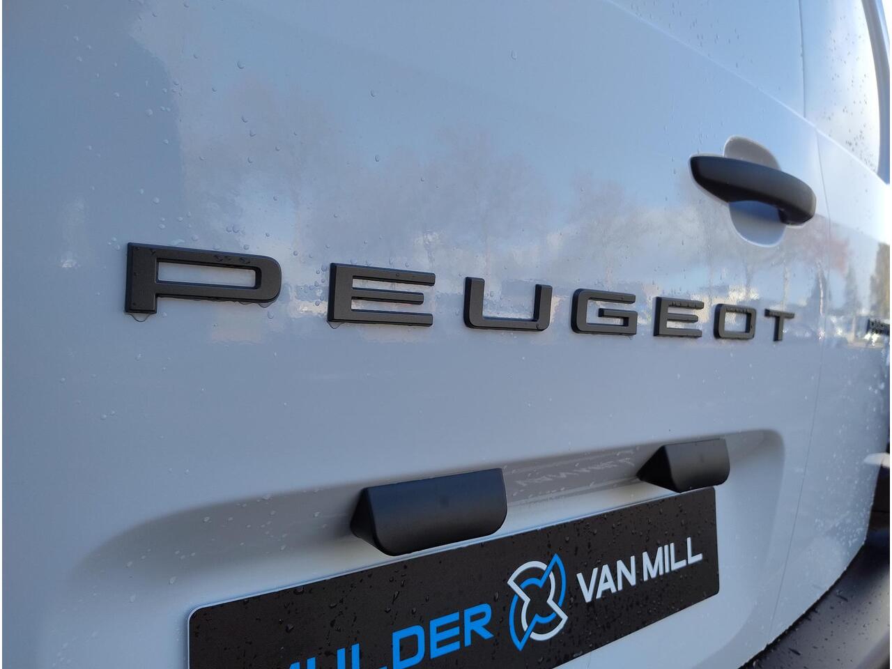Peugeot PARTNER L2 1.5 BlueHDi 100pk | BPM vrij | Dubbele schuifdeur in laadruimte | Multimedia | Apple Carplay | Android Auto | Parkeersensoren achter | Stuurwielbediening | Digital cockpit | Airco | Cruise Control | Bluetooth radio DAB+