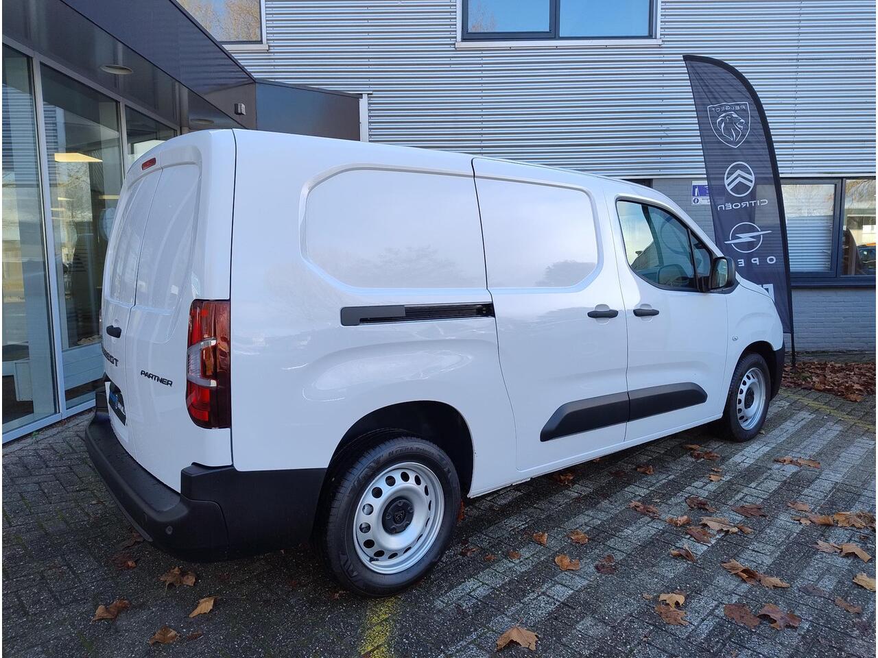 Peugeot PARTNER L2 1.5 BlueHDi 100pk | BPM vrij | Dubbele schuifdeur in laadruimte | Multimedia | Apple Carplay | Android Auto | Parkeersensoren achter | Stuurwielbediening | Digital cockpit | Airco | Cruise Control | Bluetooth radio DAB+