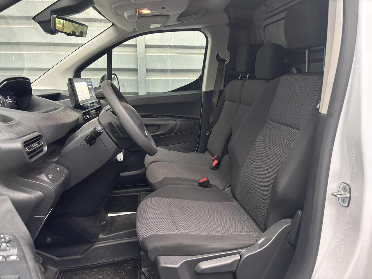 Peugeot PARTNER L1 1.5 BlueHDi 130pk EAT8 | 3-ZITS | TREKHAAK | NAVI | CAMERA | SURROUND VISION | DAB+ | APPLE CARPLAY / ANDROID AUTO | 10" TOUCHSCREEN