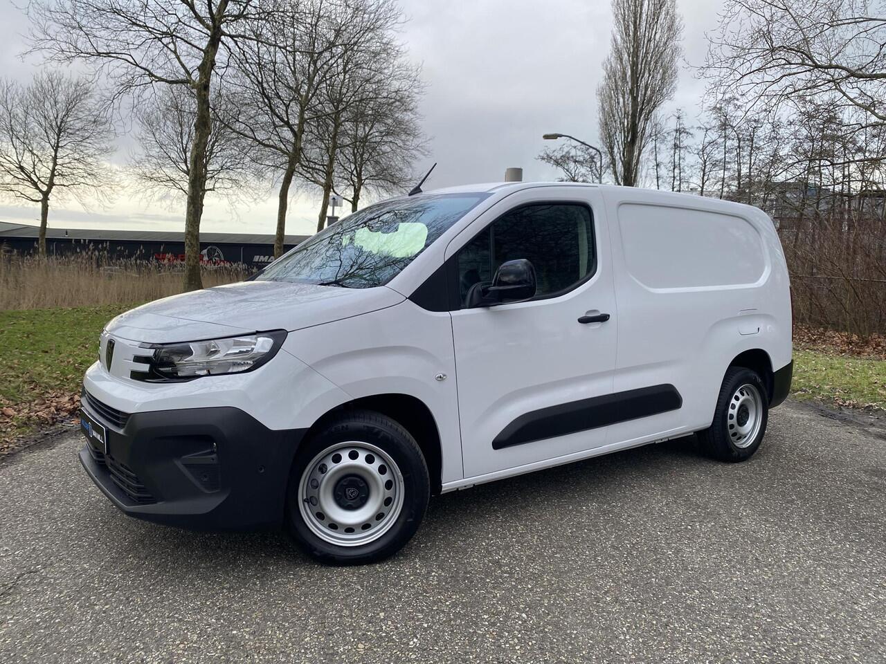 Peugeot PARTNER e-Partner L2 50 kWh 136pk | 8 jaar garantie | 0% financial lease | NAVI | Multimedia | Apple Carplay | Android Auto | Achteruitrijcamera | Parkeersensoren voor en achter | Dode hoek detectie | Surround view | Licht- en regensensor | Mistlampen | Stuurwiel