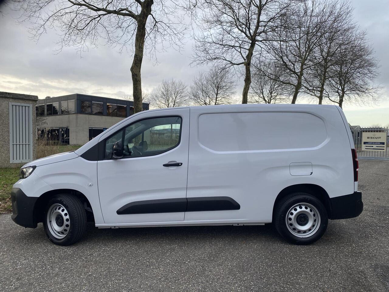Peugeot PARTNER e-Partner L2 50 kWh 136pk | 8 jaar garantie | 0% financial lease | NAVI | Multimedia | Apple Carplay | Android Auto | Achteruitrijcamera | Parkeersensoren voor en achter | Dode hoek detectie | Surround view | Licht- en regensensor | Mistlampen | Stuurwiel